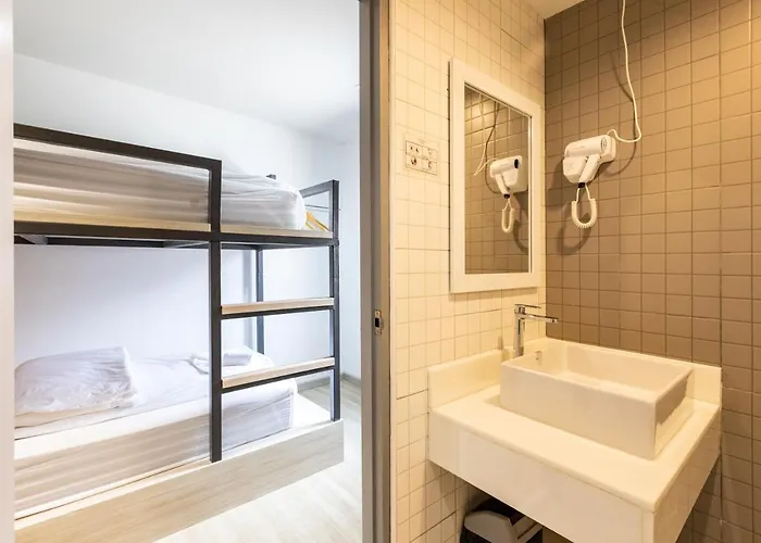 Baan Kun Mhor บ้านคุณหมอโฮสเทล Hostal Bangkok