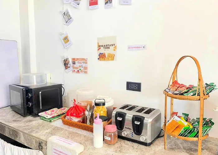 Baan Kun Mhor บ้านคุณหมอโฮสเทล Hostal Bangkok
