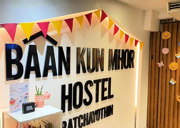 Baan Kun Mhor บ้านคุณหมอโฮสเทล Bangkok